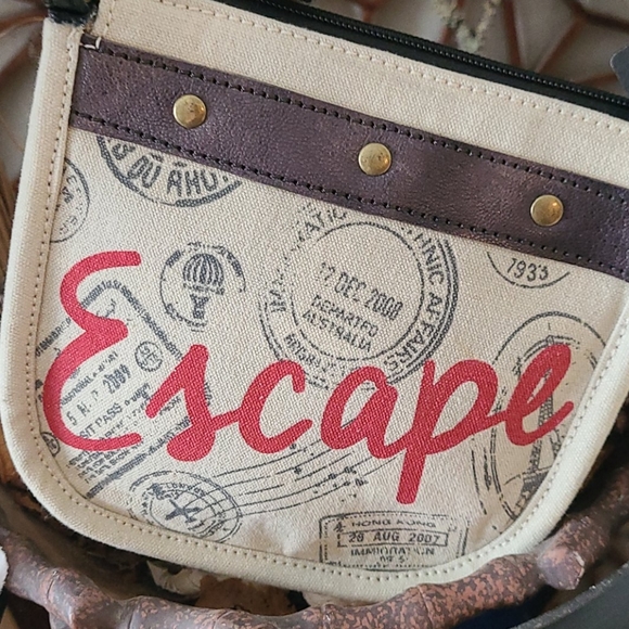 NEW NWT MONA B. ESCAPE ZIP  BAG - Picture 8 of 16